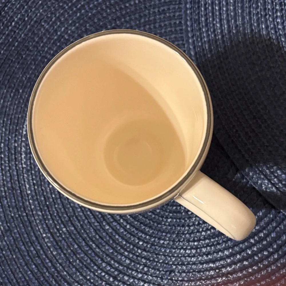 Charming Bee Motif Cream Mug - Picture 5 of 5